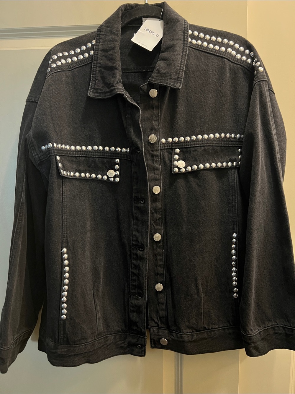 Forever 21 Black Studded Denim Jacket Size Large